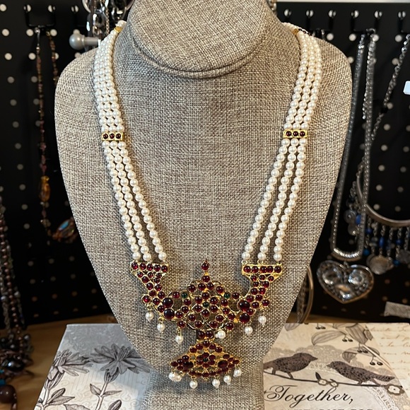 Gorgeous Red, Green and Faux Pearl necklace, unmarked - Picture 3 of 11